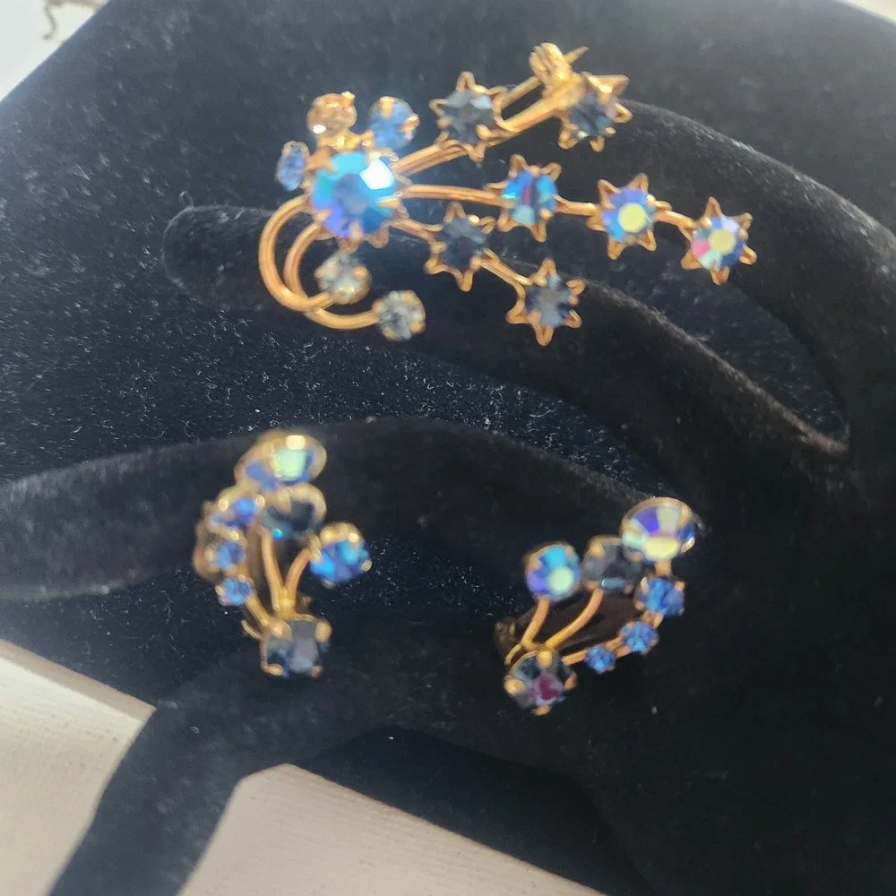 Vintage Blue Aurora Borealis Shooting Star Brooch and Clip On Earrings Set